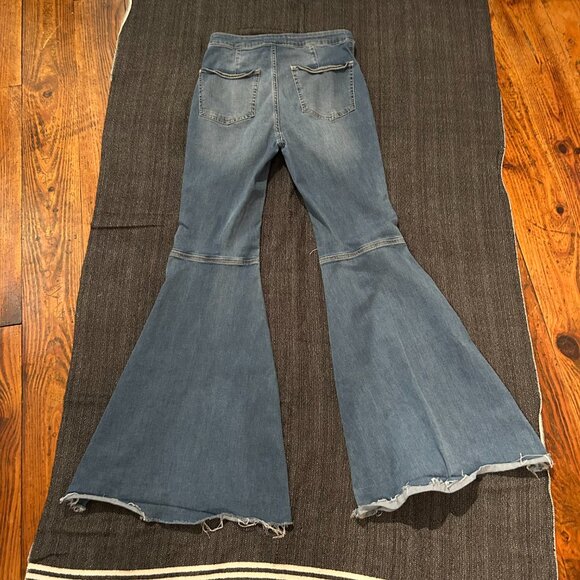 Free People Just Float On Flare Jeans, size 30 - Picture 3 of 6